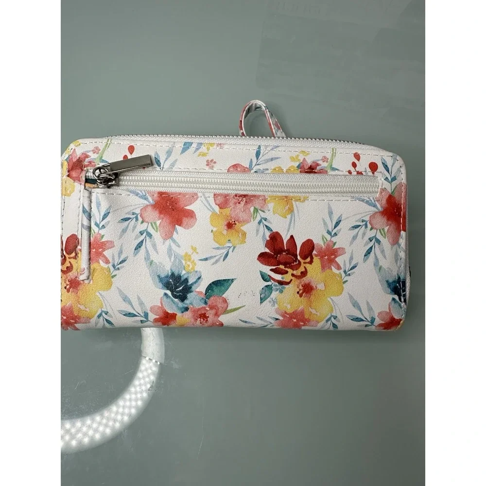 The Unbranded Brand women purse